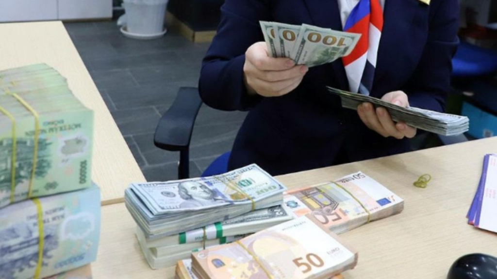 Chuyển tiền USD vào tài khoản VND thông qua ngân hàng được không? 2 Chuyển tiền USD vào tài khoản VND